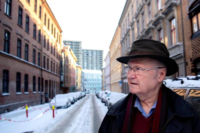Odd Egil Rambøl. Siviløkonom og sosiolog, tidligere kommunalråd og leder Ap i Bergen. Hobby: moderne historie.