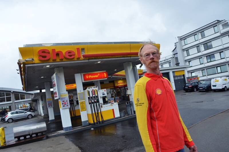 Egil Tveit har jobbet natt på Shell i Løkkeveien siden 1988. Søndag går han på sin siste vakt.