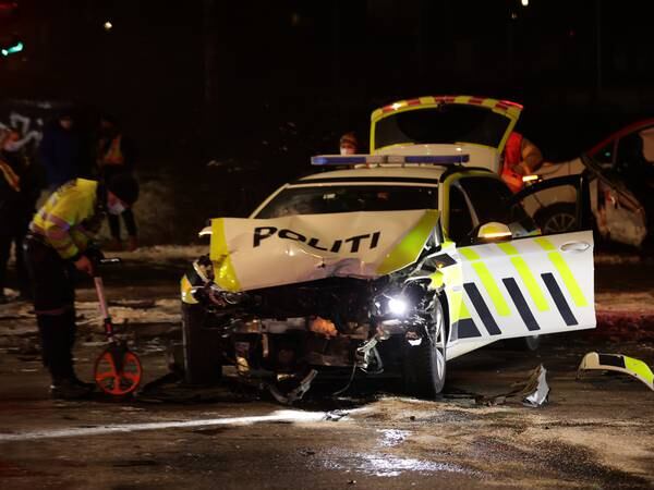 Politibil og taxi kolliderte i kryss på Ring 2 Oslo