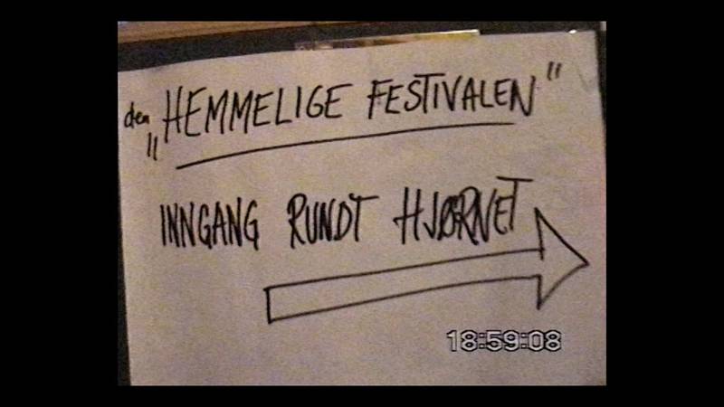 Øyafestivalens forløper var «Den Hemmelige Festivalen» på Paragrafen. Den var like hjemmelaga som skiltet. Foto: Tamburin film