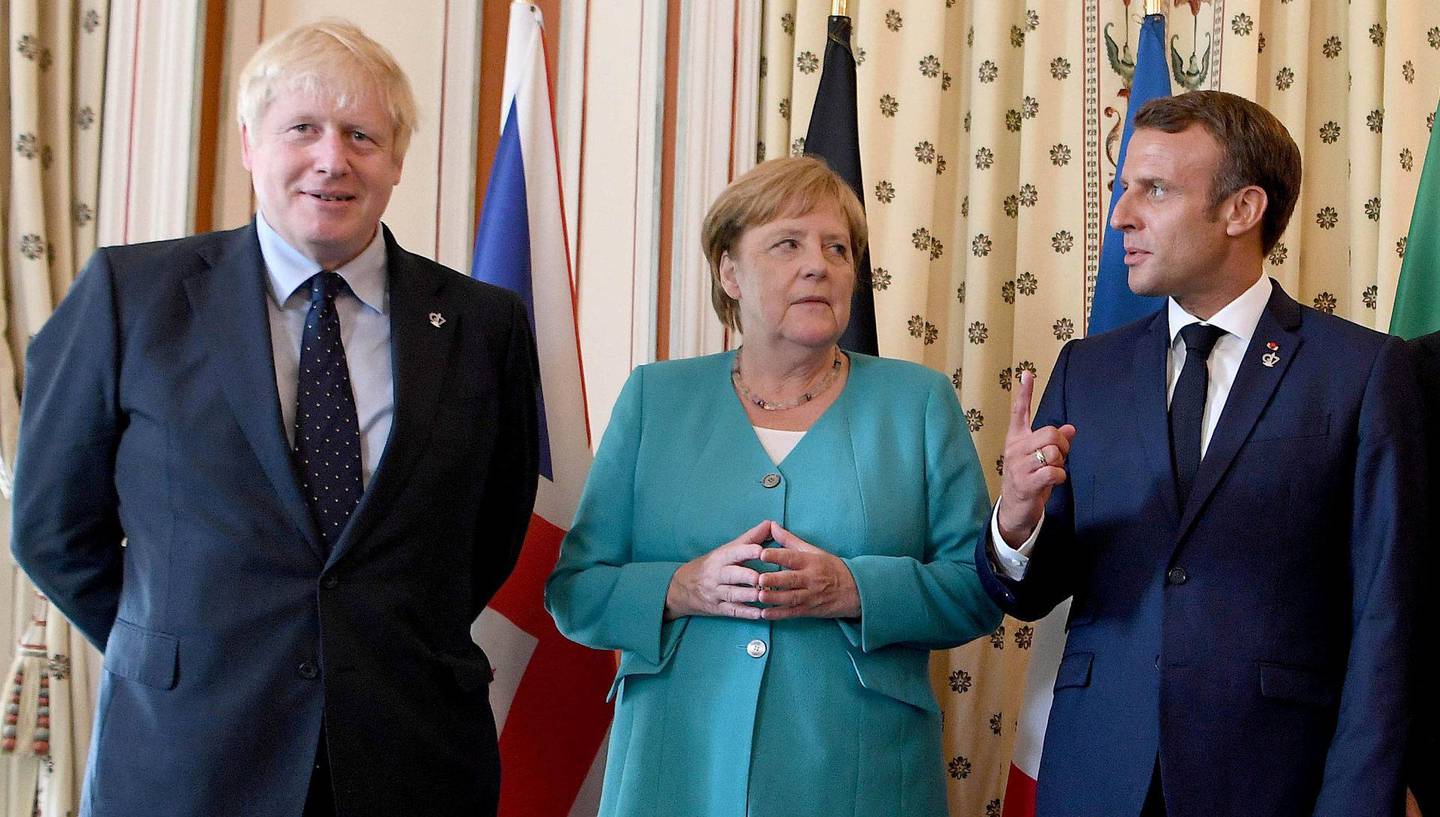 g7: F.v.: Boris Johnson, Angela Merkel og Emmanuel Macron vil bistå Brasil i kampen mot skogbrannene. FOTO: NTB SCANPIX