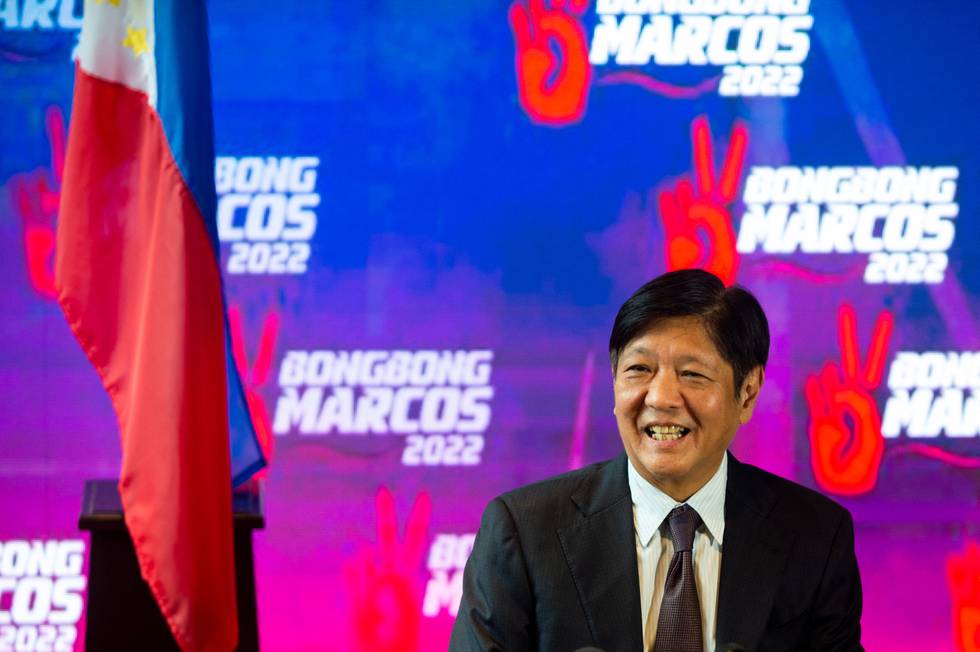Ferdinand Marcos Junior er ny president på Filippinene. Han er sønnen til landets tidligere diktator Ferdinand Marcos, som flykter fra landet i 1986.