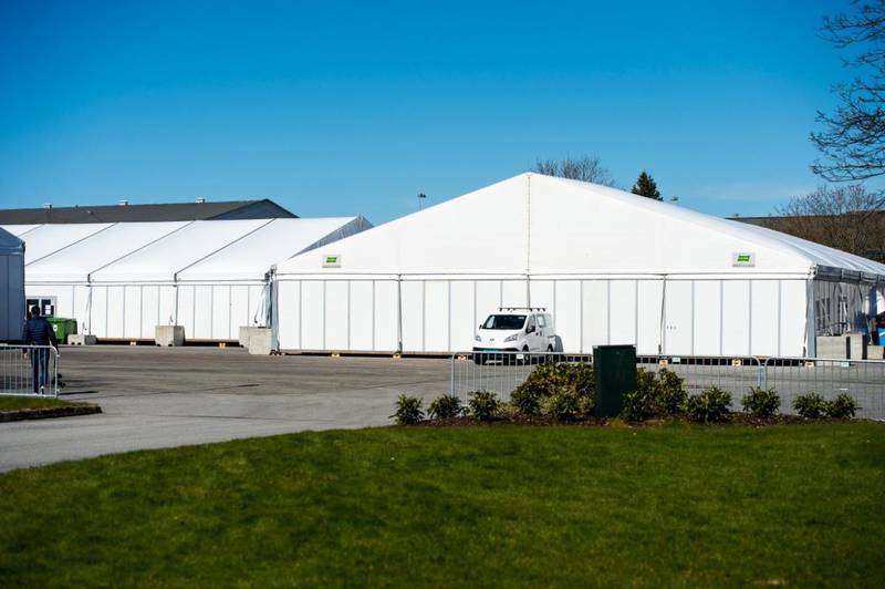 Det er satt opp fem store telt, som tar opp nesten 4500 kvadratmeter på den store oppstilingsplassen.