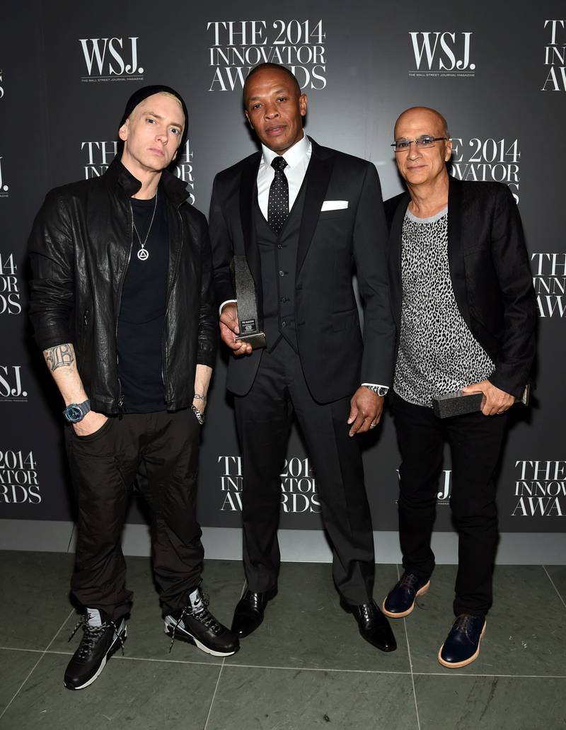 Eminem (t.v.) er involvert i Apple Music, som styres i stor grad av Dr. Dre (i midten) og Jimmy Iovine.  FOTO: NTB scanpix 