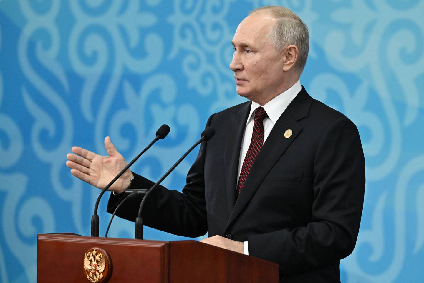 Russlands president Vladimir Putin nekter for at Russland har noe å gjøre med skadene på gassrørledningen Balticconnector i Finskebukta. Foto: Kreml / AP / NTB