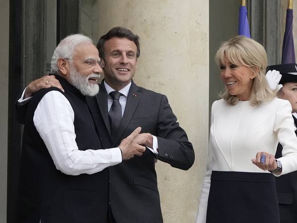 Indias statsminister fra nordisk til fransk møte