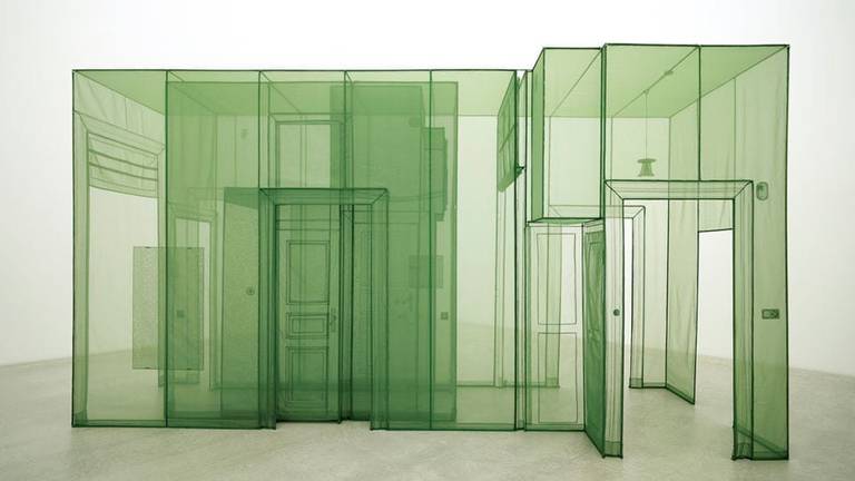 Do Ho Suhs installasjon «Wielandstr. 18, 12159 Berlin, Germany – 3 Corridors, 2011» vises i Nybruket Galleri. 
Foto: Courtesy private collection. © Do Ho Suh