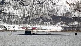 Amerikansk atomubåt møtt av demonstranter i Tromsø