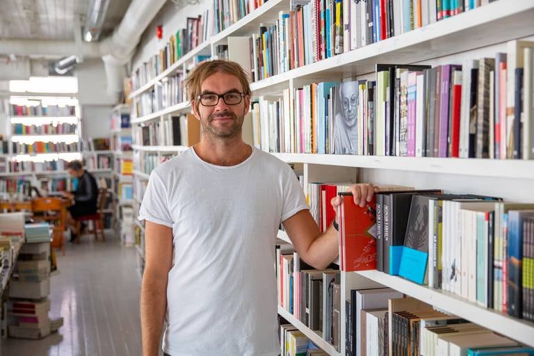 Martin M. Sørhaug er både leder av litteraturhuset House of Foundation (HoF) og arrangør av kunst- og musikkfestivalen Lyse Netter i Moss. Han gleder seg til å se Cezinando spille hos dem.