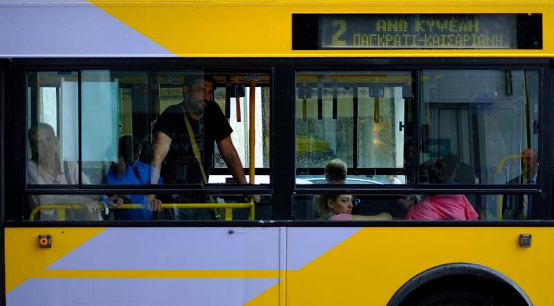 Bussene i Aten kjører gratis så lenge bankene er stengt. FOTO: NTB scanpix