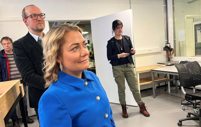 Sandra Borch (Sp) gjestet blant annet ingeniørstudiet ved Høgskolen i Østfold i Fredrikstad sist fredag. Bare timer senere offentliggjorde hun ved pressekonferanse at hun trekker seg som statsråd for forskning og høyere utdanning.