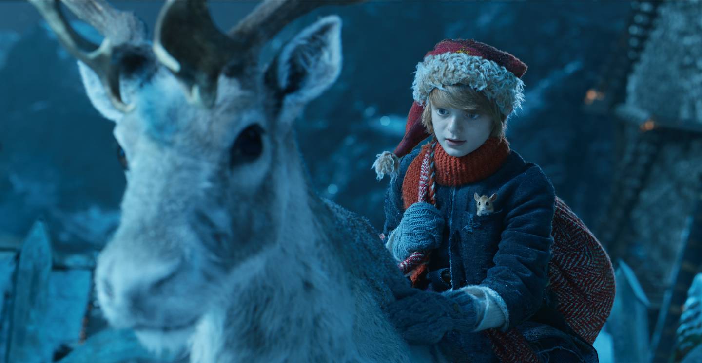 Netflix byr på den britiske julefilmen for hele familien - «Gutten som ble julenissen». Henry Lawfull spiller Nicolas, som reiser ut for å lete etter faren.