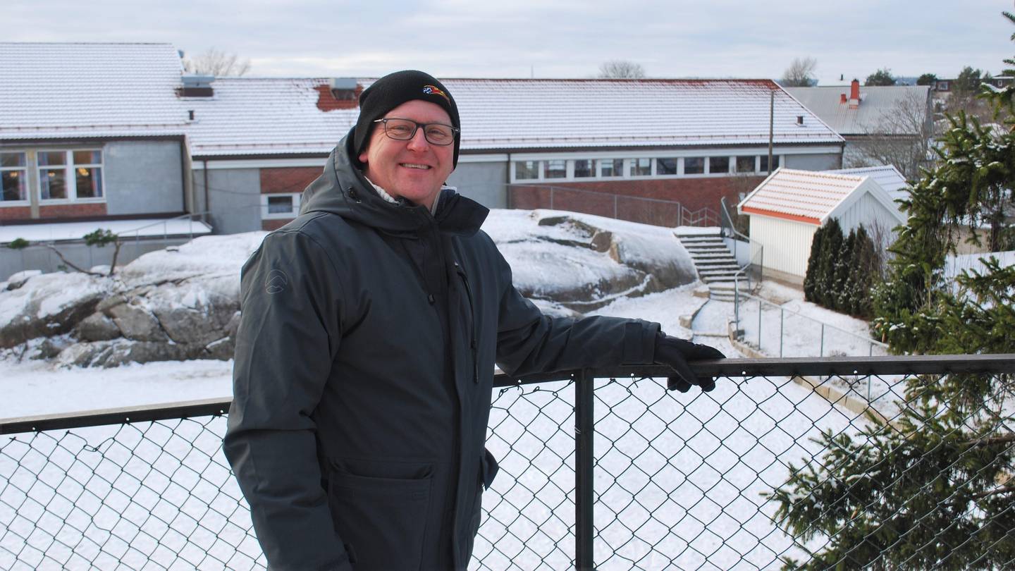 Trara-rektor Morten André Johnsen Rummelhoff syns det er spennende og hyggelig at skolen er valgt ut som pilotprosjekt for kommunens satsing på solenergi.