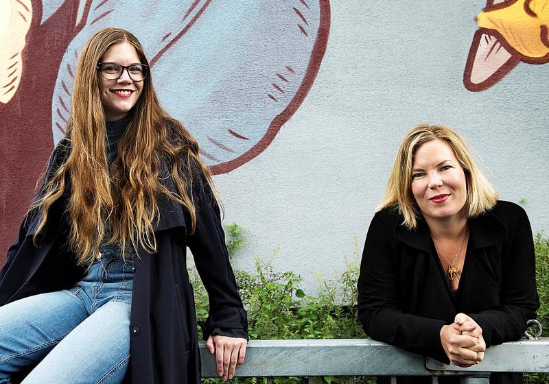 Jenny Jordahl og Marta Breen har skrevet flere feministiske bøker sammen. Med «Kvinner i kamp» er de i ferd med å erobre det internasjonale bokmarkedet. FOTO: MIMSY MØLLER