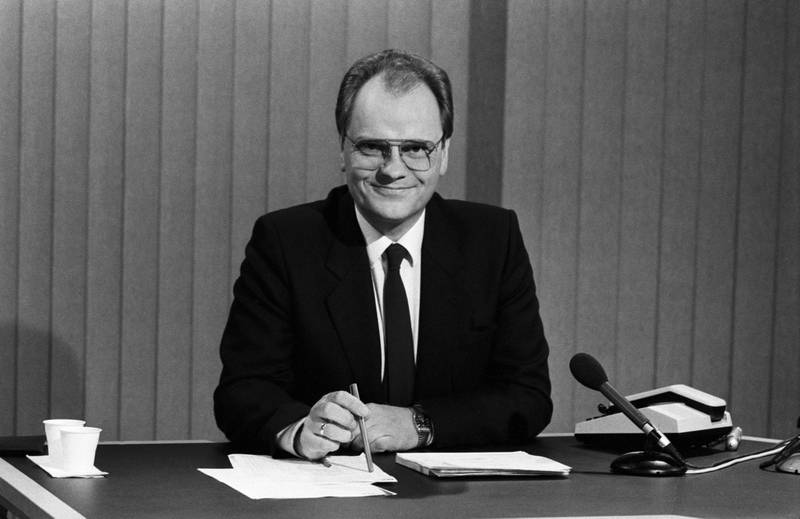 Oslo 19850705. Einar Slyngstad i NRK  Dagsrevyen 5. juli 1985. 
 Foto: Ola Næss / NTB / SCANPIX