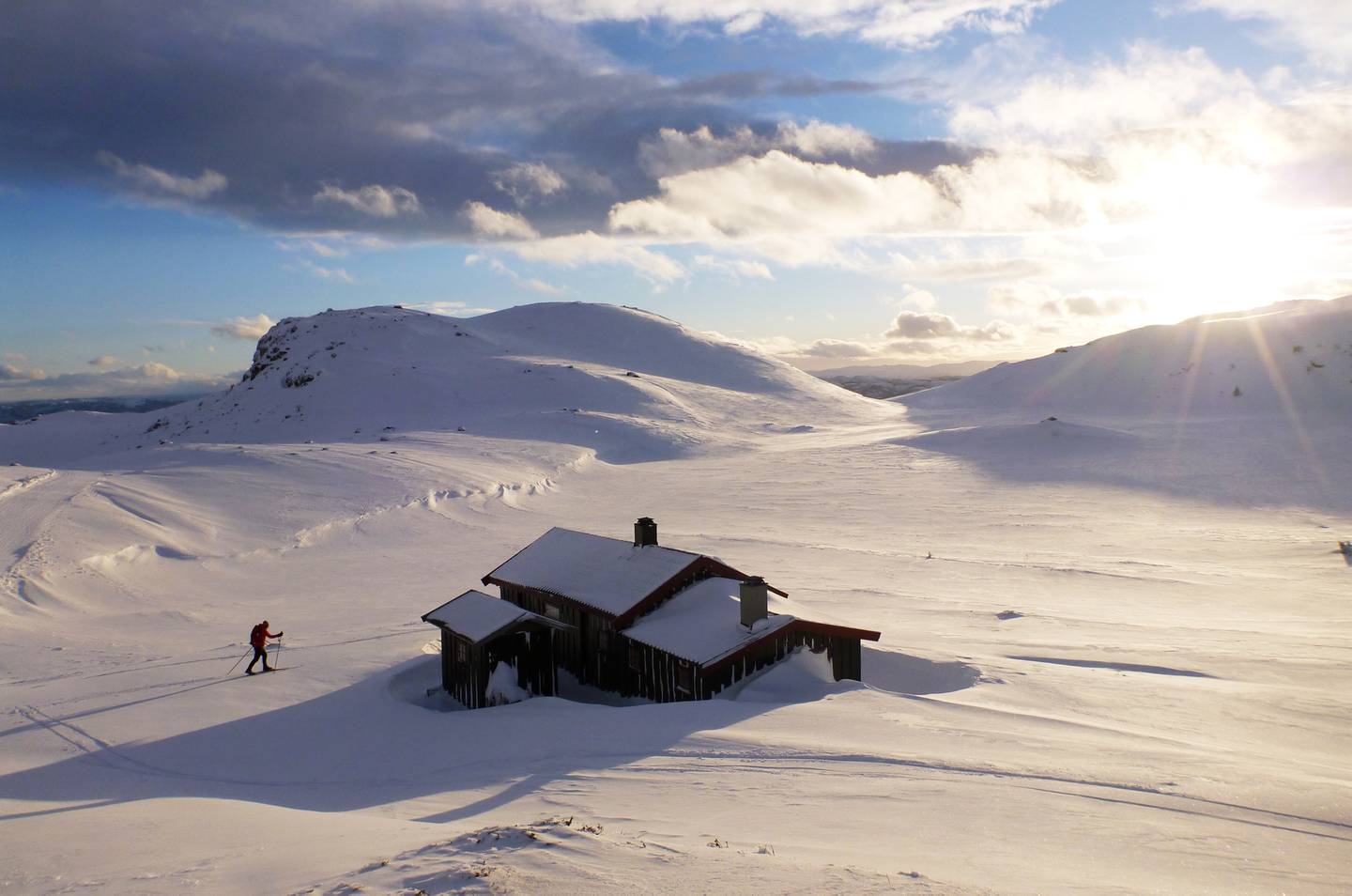 Totalt nærmer det seg en halv million fritidsboliger i Norge, og så å si alle er eid av nordmenn.