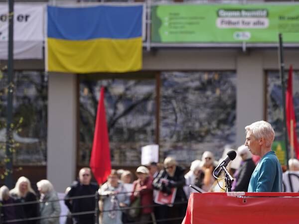 LO-lederen hyllet russere og fagforeningsfolk som går imot Ukraina-krigen