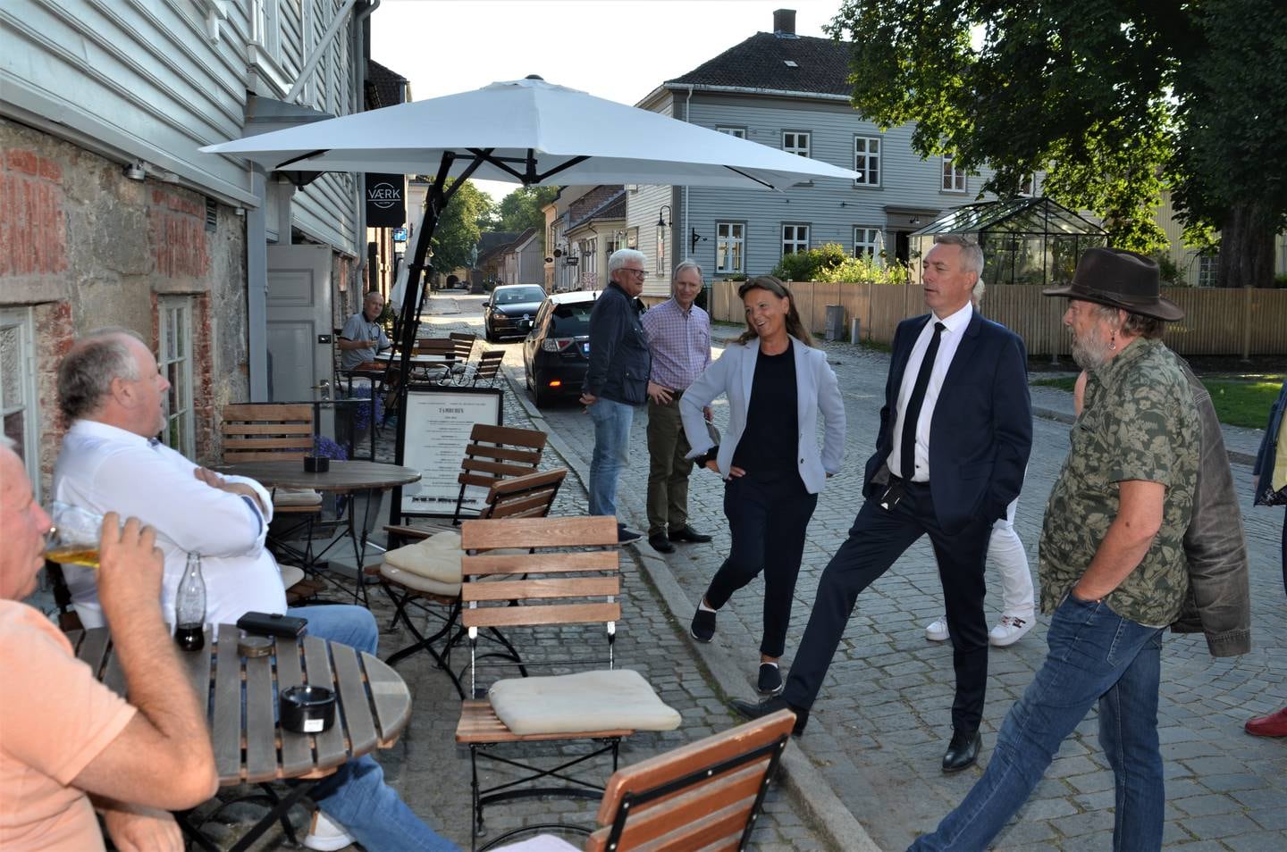 Forsvarsministeren ble også invitert til å overvære Gamlebyen jazzfestival. Rune Solberg og Jimmy Olsen reklamerte villig for arrangementet som går av stabelen 27. til 29. august.