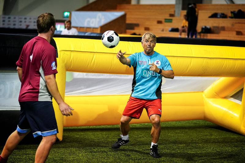 Jahn Ivar «Mini» Jakobsen var blant de mange kjendisene som deltok på tirsdagens fotballturnering. Foto: Roy Storvik
