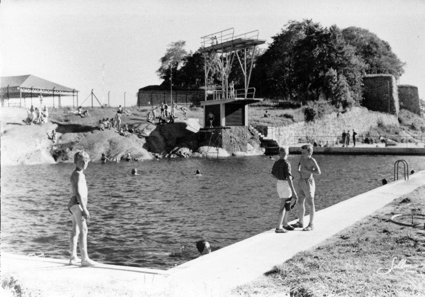 Det var her i de tidligere utendørsbassengene ved Kongsten fort at Lene Jenssen begynte med svømming og trente fra tidlig alder.