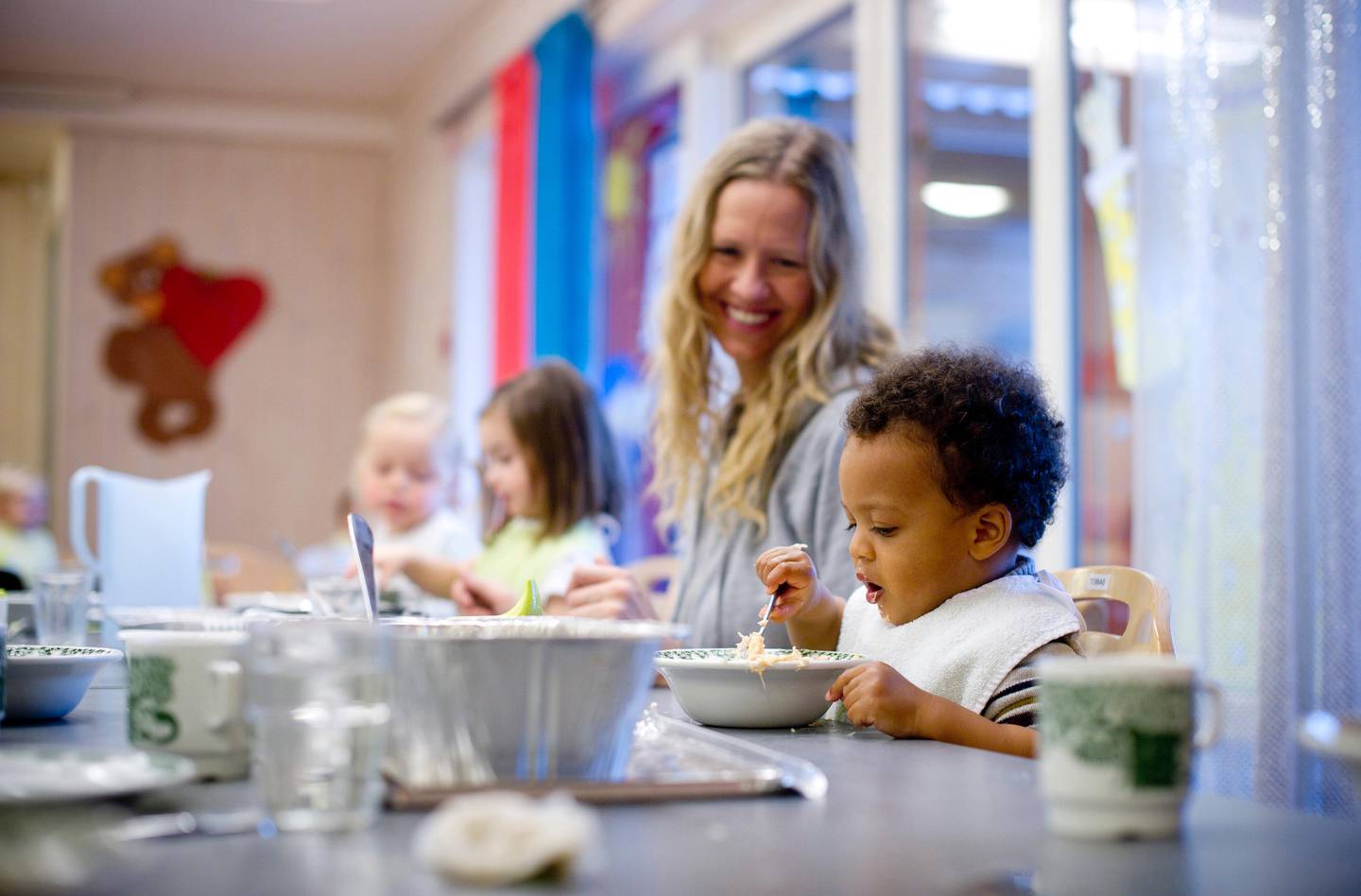 Stavanger Byggdrift KF er i gang med et nytt pilotprosjekt hvor de skal utarbeide et catering-tilbud til barnehager. Barn i Bamsefaret barnehage på Forus. 