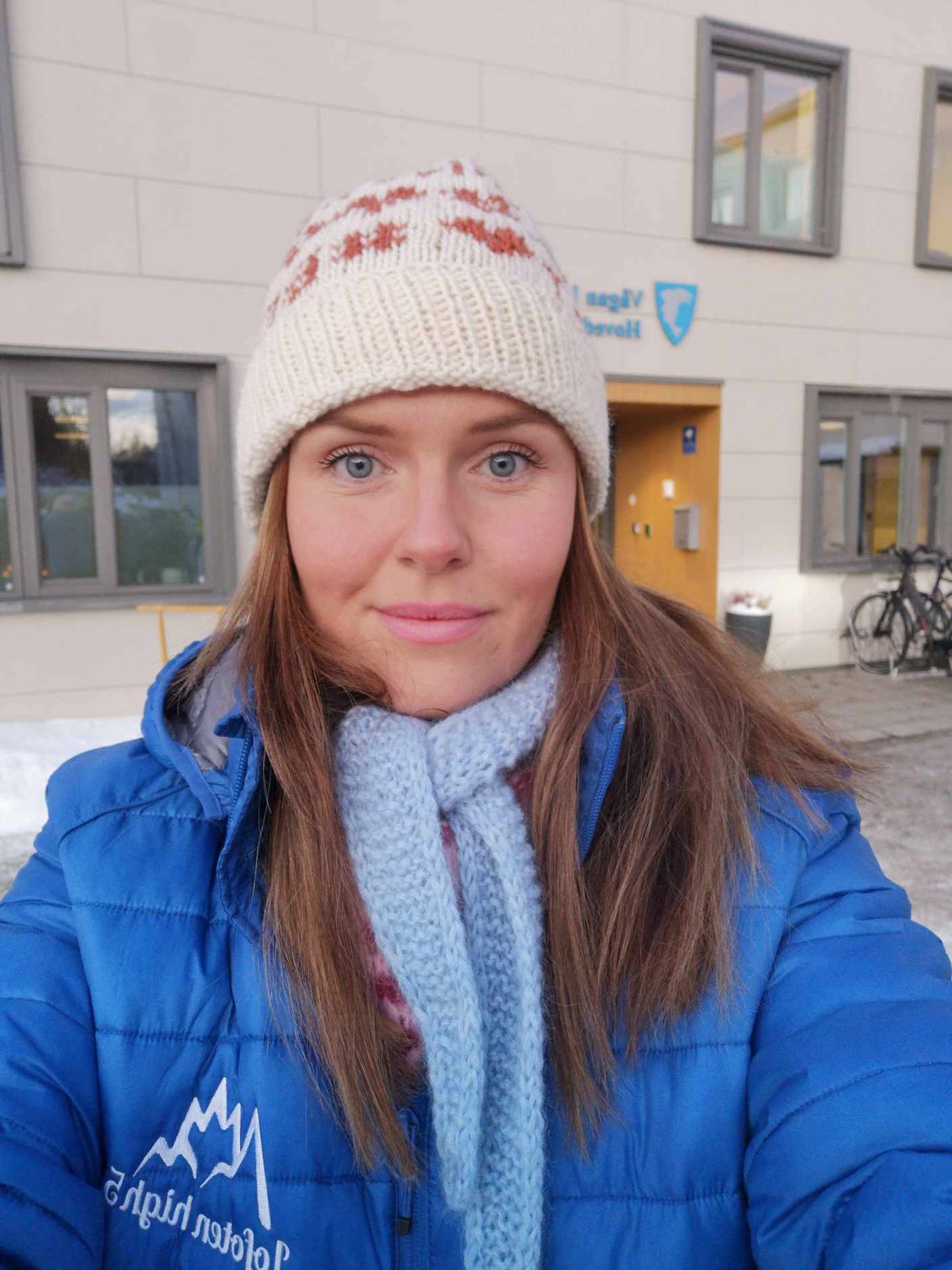 Thora-Randi Unstad-Rolandsen på tirsdagens markering mot sykehusnedleggelse i Lofoten.