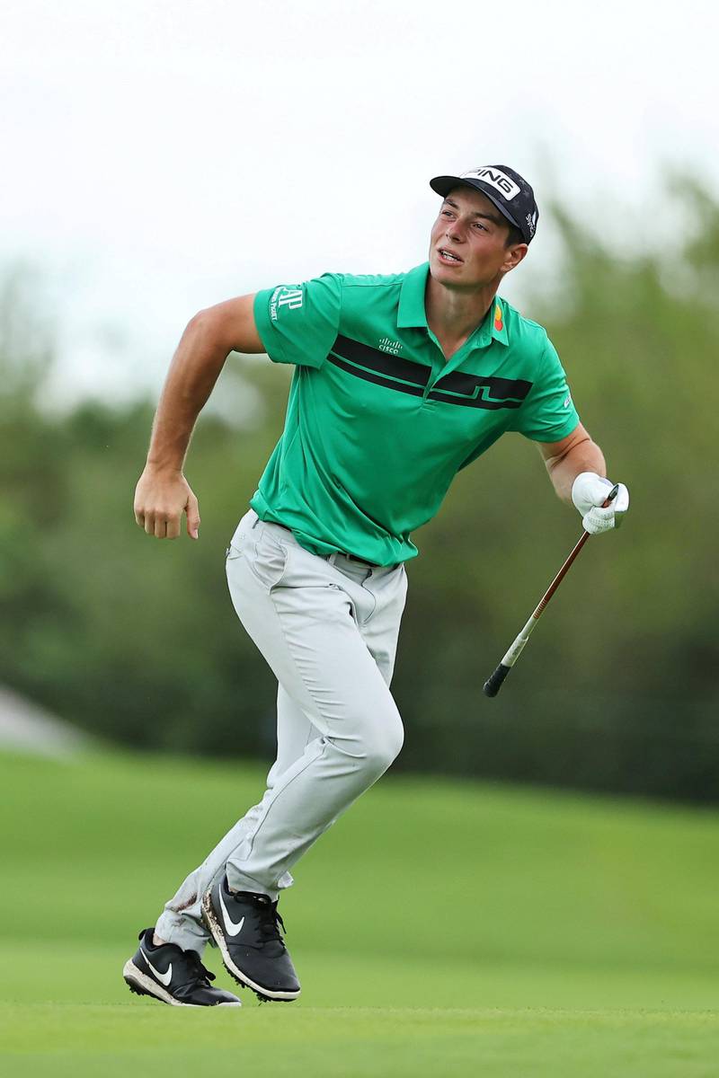 PLAYA DEL CARMEN, MEXICO - DECEMBER 06: Viktor Hovland of Norway runs to watch his second shot on the 16th hole during the final round of the Mayakoba Golf Classic at El Camaleón Golf Club on December 06, 2020 in Playa del Carmen, Mexico.   Hector Vivas/Getty Images/AFP
== FOR NEWSPAPERS, INTERNET, TELCOS & TELEVISION USE ONLY ==