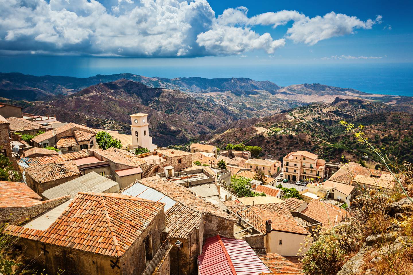 Utsikt over Calabrias balkong, landsbyen Bova.