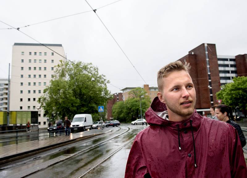 – Jeg hadde ventet at det skulle være mer kø og fullere busser på grunn av tunnelstengingen, sier Mathias Arvidsson. FOTO: MIMSY MØLLER