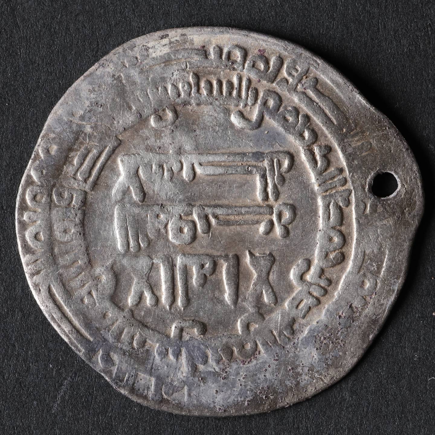 Rundt 300 mynter fra Harald Blåtanns regjeringstid ble funnet i nærheten av ringborgen Fyrkat.