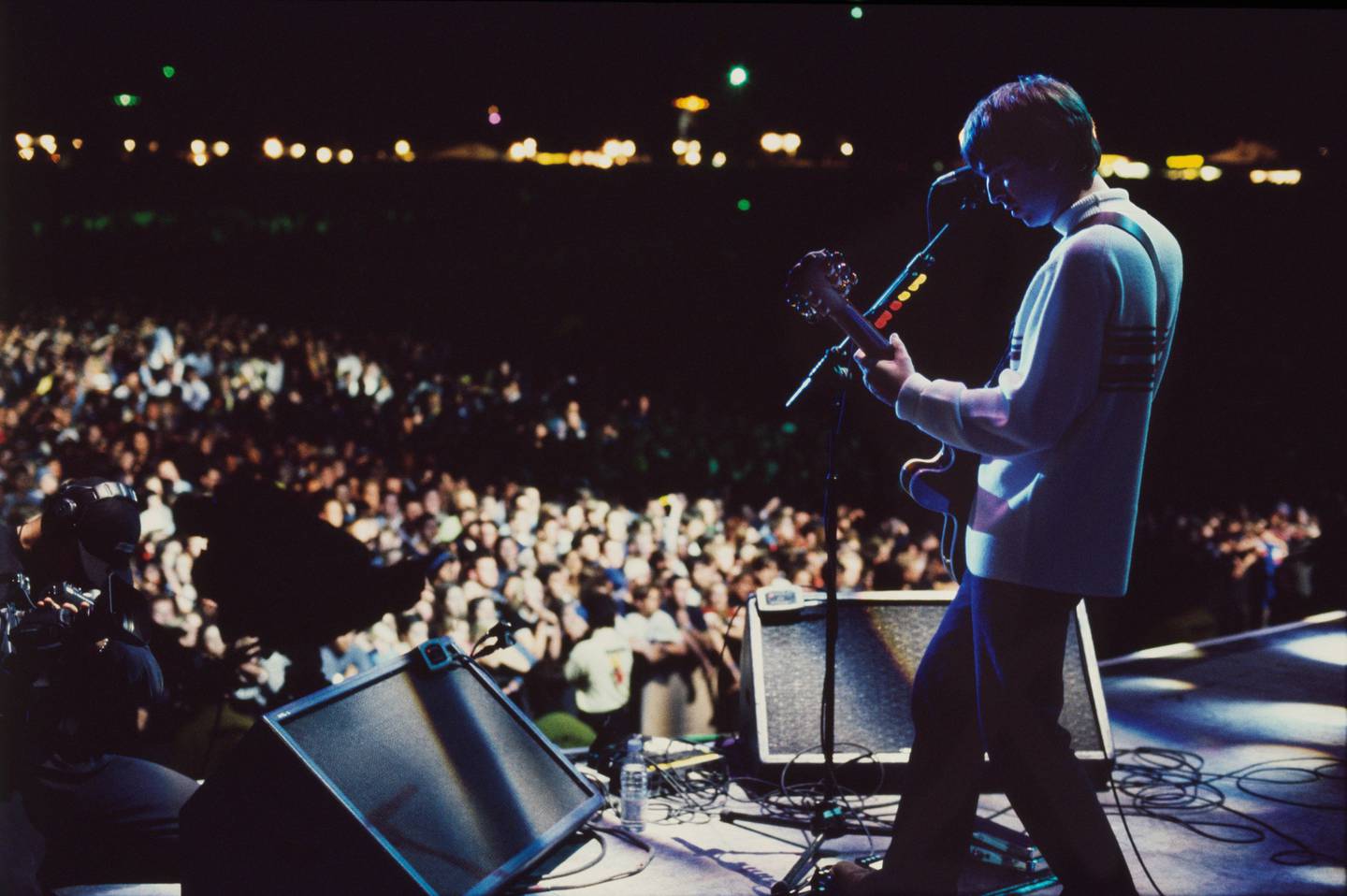 Oasis spilte for 250.000 på Knebworth i 1996, det komersielle høydepunktet i historien om Creation Records. Også denne konserten kommer nå på film.
