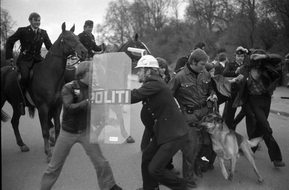 Natt til 1. mai 1978 braket ungdommer og politi sammen i rene gateslagsmål på Nisseberget og Karl Johan etter at politiet forsøkte å rydde parken for ungdommer. Politiet rykke tinn med hester hunder og tåregass.
