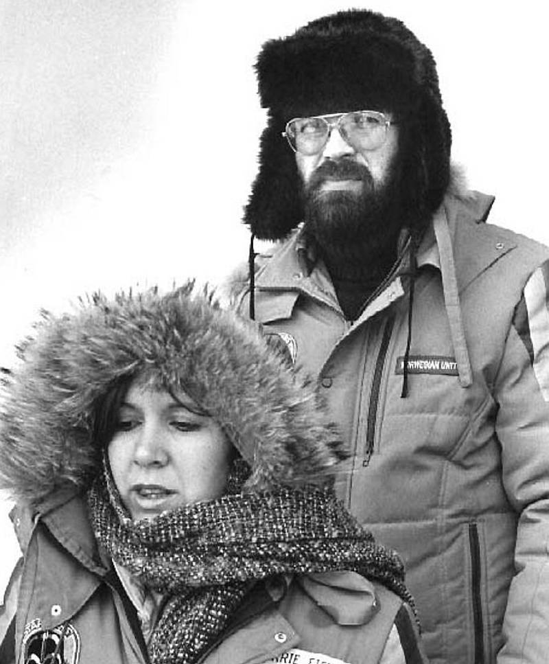 Carrie Fisher på «The Empire Strikes Back»-settet på Finse i 1979 sammen med filmselskapet FOXs norske sjef, Bjørn Jacobsen.
FOTO: KNUT VADSETH