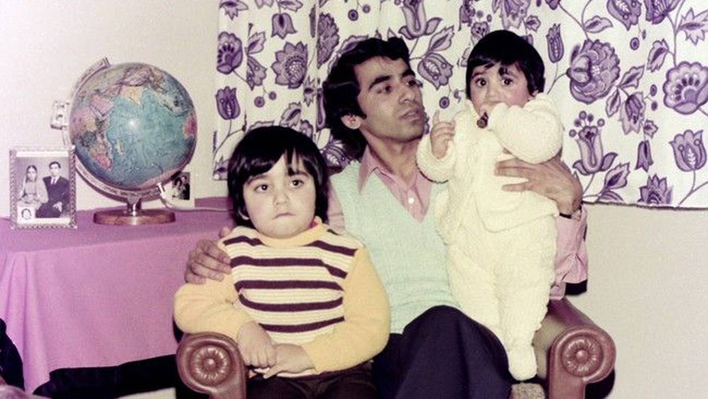 Ahmad Mubashir med sønnene Kamran David (t.v.) og Noman, hjemme på Lørenskog i 1975.

Privat