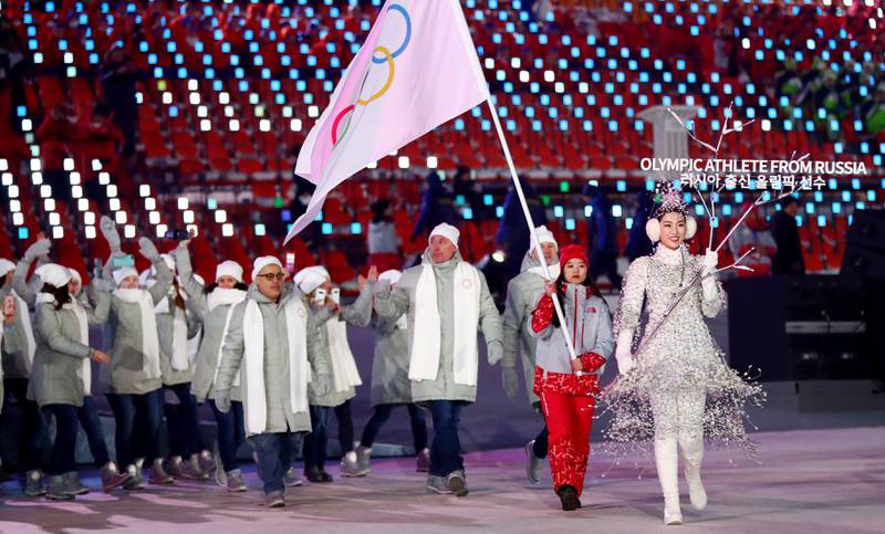Russland inn på scenen, men bak det olympiske flagg, ikke deres eget.