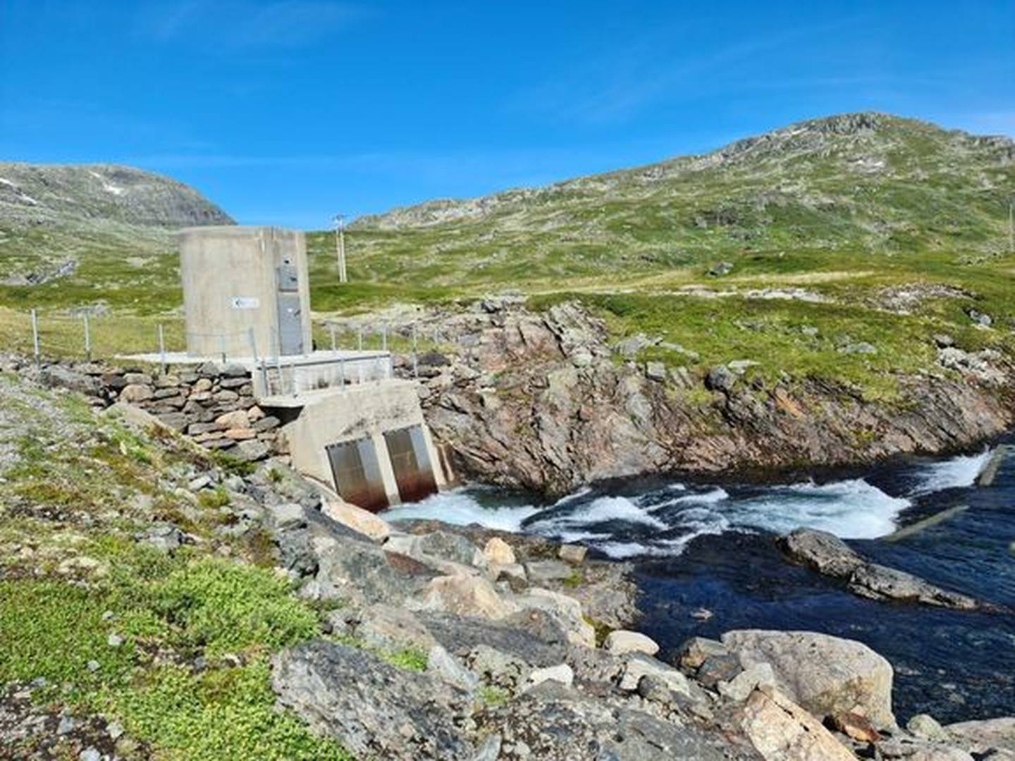 Lyse Kraft ønsker å oppruste vannkraftanleggene i Røldal og Suldal. Oppgraderingene vil kunne øke kraftproduksjonen med 200-250 GWh/år som tilsvarer strømforbruket til mellom 10 000 og 12 500 husstander. Her fra inntak i Blåbergdalen hvor vann overføres til Votnamagasinet