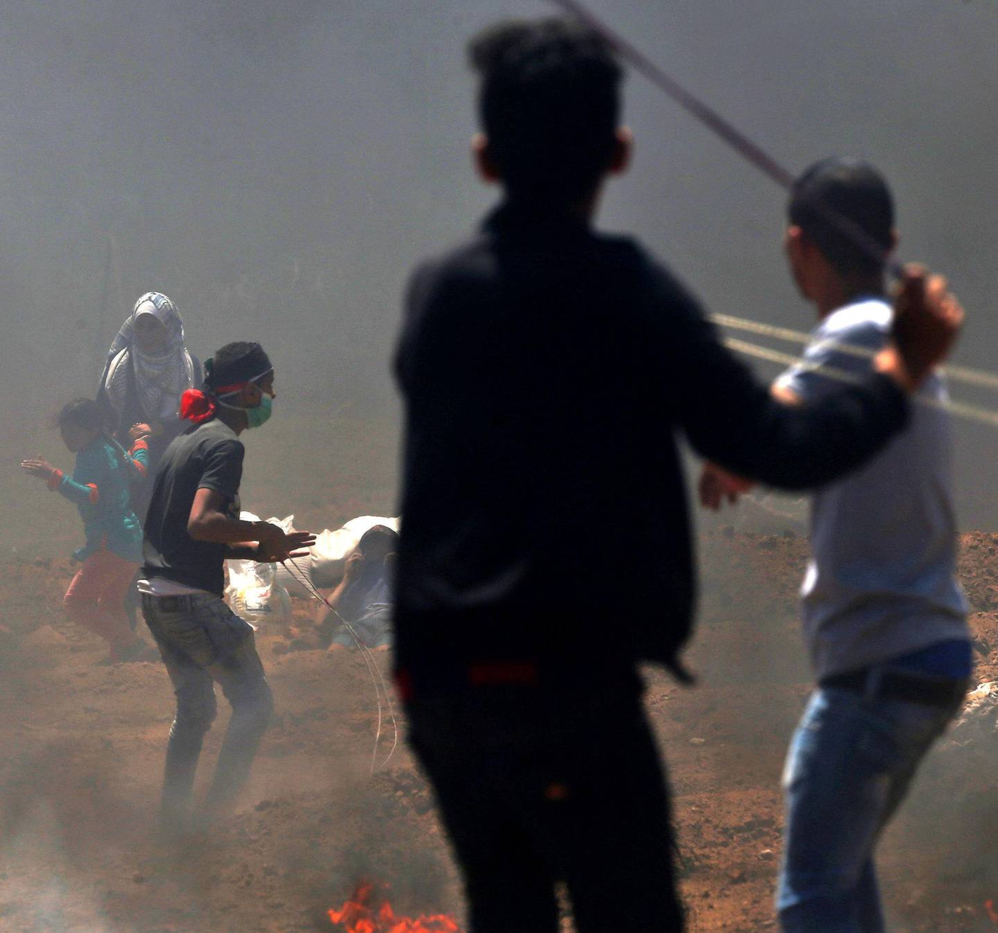 stein: Palestinske barn blir oftest dømt for å ha kastet stein på israelske soldater. Her fra protestene på Gaza-stripen i vår. FOTO: NTB SCANPIX