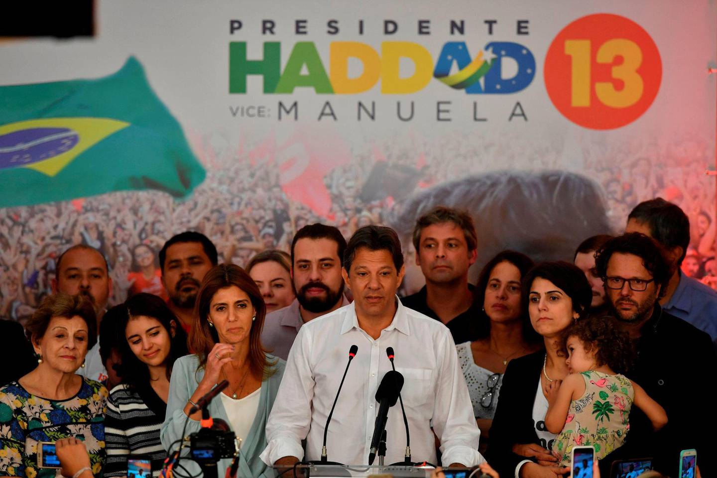 TAPTE: Venstresidens kandidat, Fernando Haddad, tapte. Her i en tale til tilhengerne etter valget. FOTO: NTB SCANPIX
