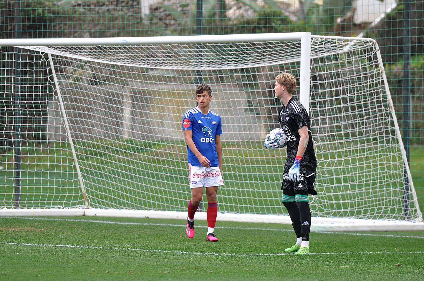 Aleksander Hammer Kjelsen og Magnus Sjøeng i aksjon for Vålerenga mot Malmö FF i Marbella.