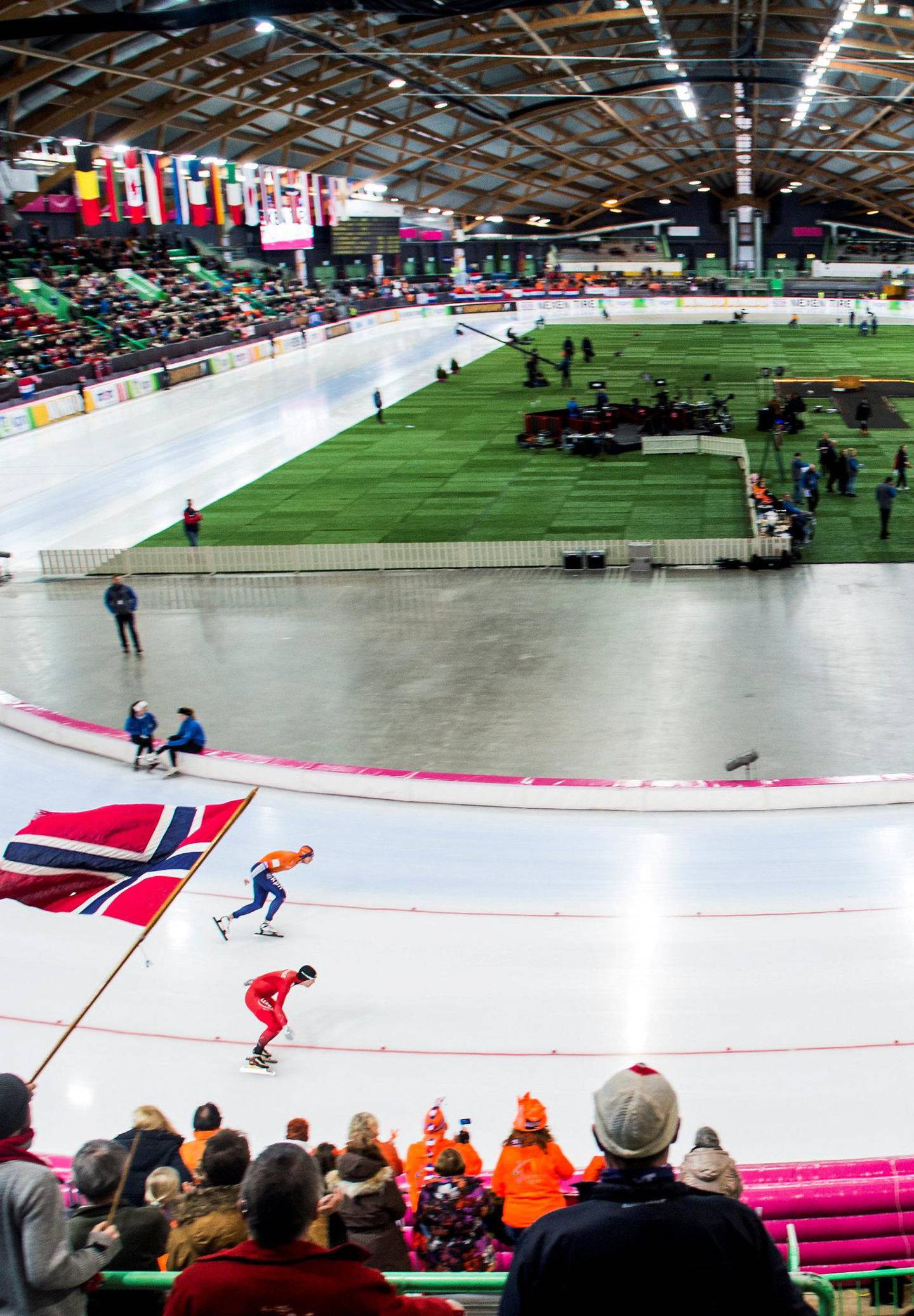 Vinterens VM på skøyter går i Vikingskipet.
FOTO: NTB SCANPIX