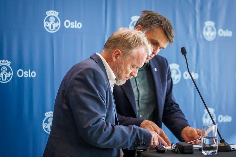 Byrådsleder Raymond Johansen og finansbyråd Einar Wilhelmsen møter pressen etter offentliggjøringen av Oslo-budsjettet i Rådhuset.