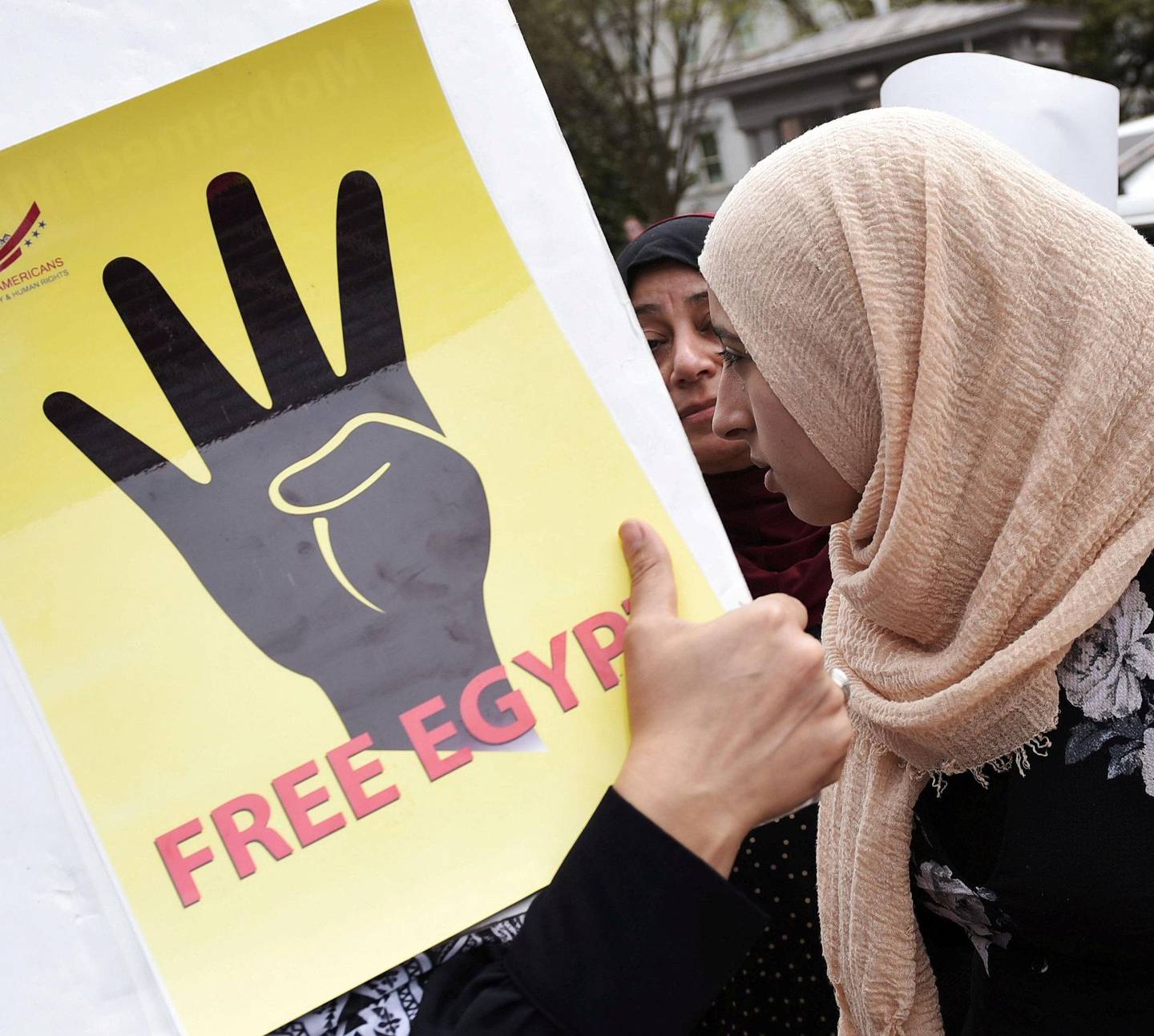 PROTESTER: Kritikere av Egypts president al-Sisi demonstrerte i Washington i april. FOTO: NTB SCANPIX
