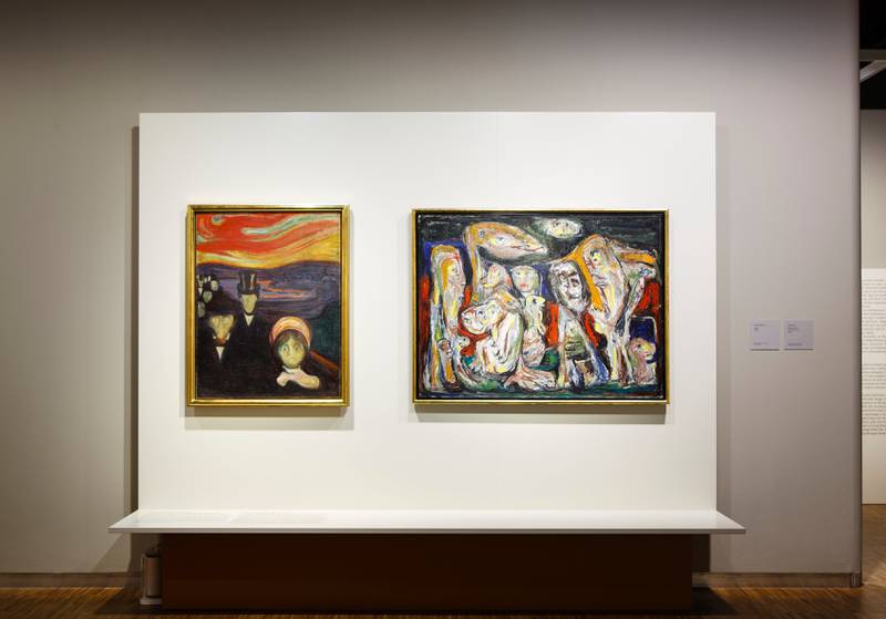 Asger Jorn fylte 30 år da Edvard Munch døde i 1944. Selv om de aldri traff hverandre finnes det mange linjer mellom de to kunstnerne. Jorn sammenlignet selv «Emigranterne» (1953) med Munchs «Angst» (1894), og i utstillingen henger de side om side. 