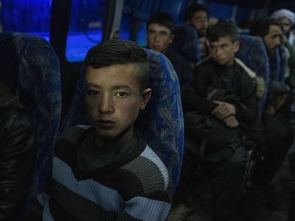 Tusenvis flykter fra Afghanistan hver eneste dag