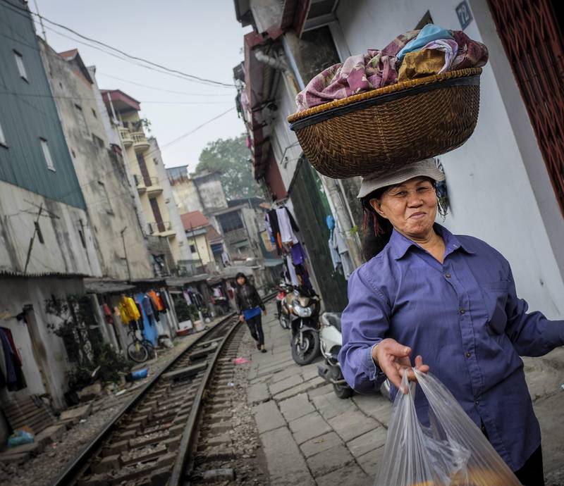 Selv om turisme utgjør en viktig inntekt for Hanois gamleby, er det hverdagen som opptar          lokalbefolkningen. FOTO: Axel Munthe-Kaas Hærland