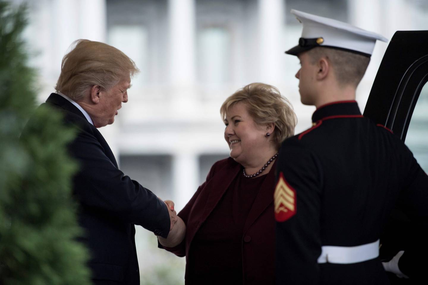 US President Donald Trump (L) welcomes Prime Minister of Norway Erna Solberg to the White House in Washington, DC on January 10, 2018 in Washington, DC.       / AFP PHOTO / Brendan Smialowski