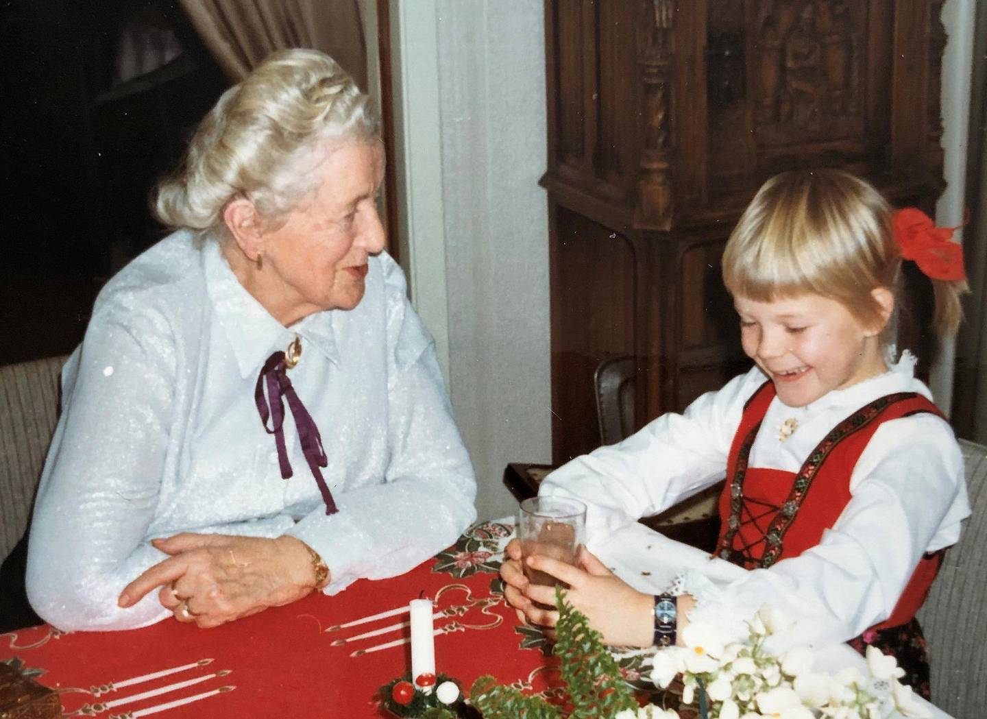 Tante Sigrid og jeg, julaften 1972. Hun var min beste venn og min farmors kjæreste tante. Alle foto: A.A. Helgeland