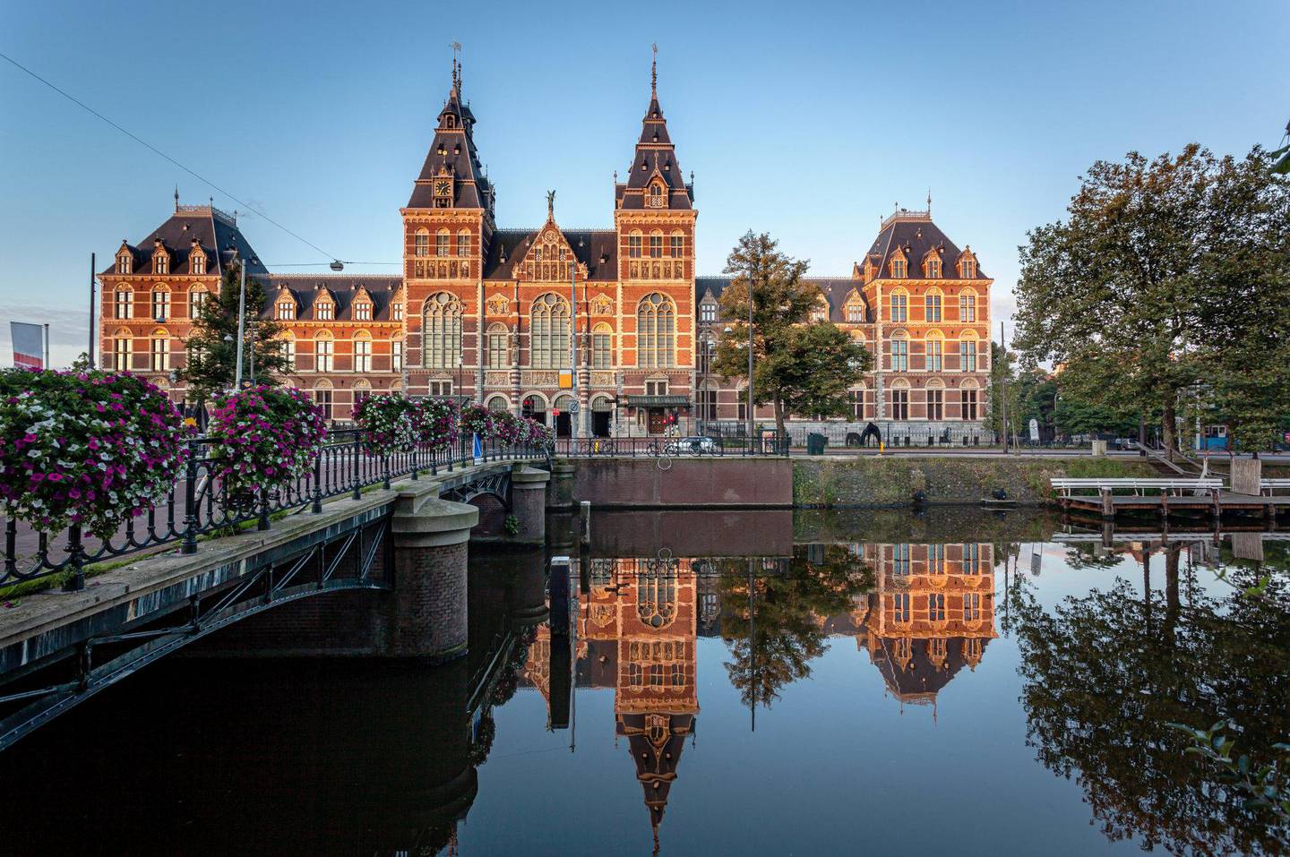 Ved siden av å tilby omvisninger gjennom egen           app er Rijksmuseum i Amsterdam og dets samlinger i stor grad                      tilgjengelig via tjenesten Google Arts and Culture. Foto: Shutterstock/NTB scanpix