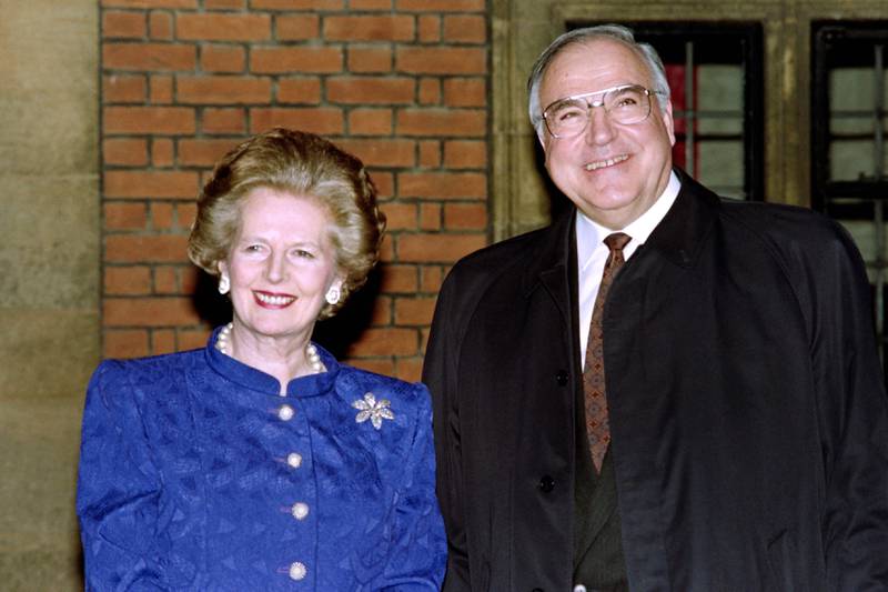 Helmut Kohl med Margaret Thatcher i 1990.