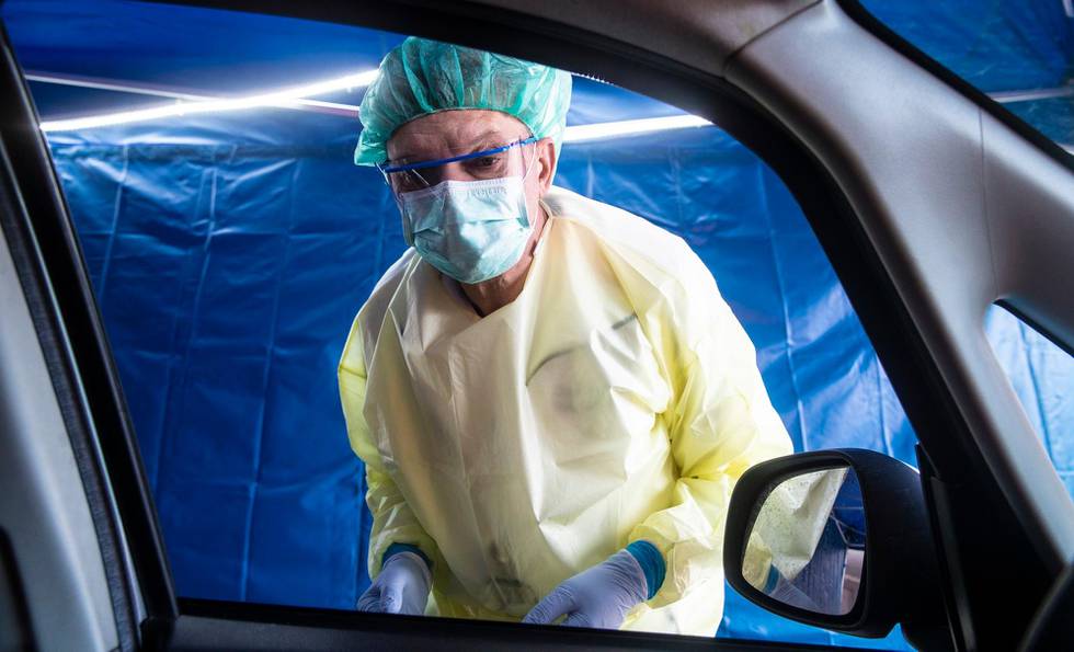 Oslo 20200309. 
Aker legevakt har satt opp en prøvetakingsstasjon der personer som mistenker at de er smittet av koronaviruset, kan komme med bil.
Foto: Stian Lysberg Solum / NTB scanpix